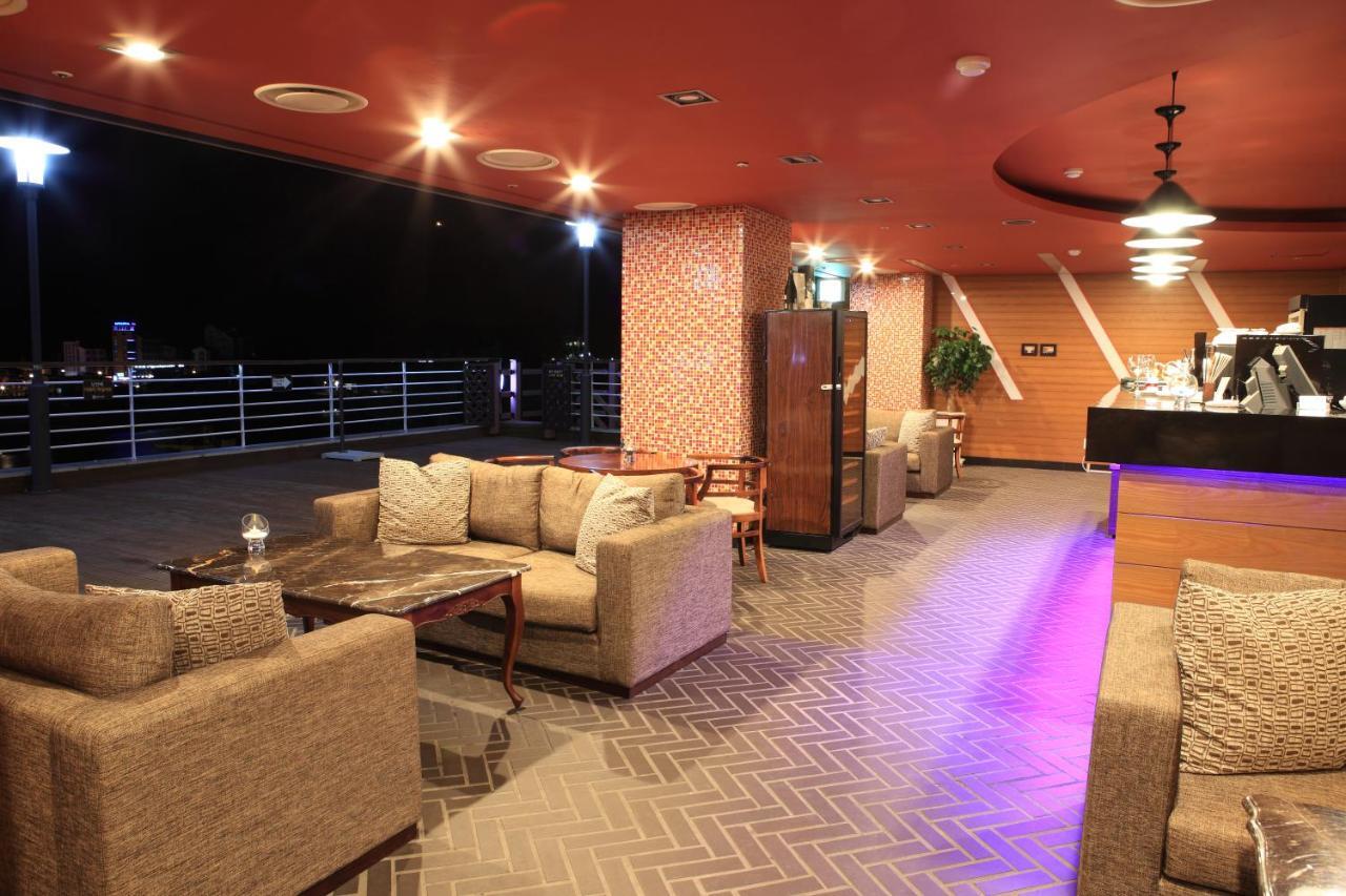 Hotel Riviera Кодже Экстерьер фото